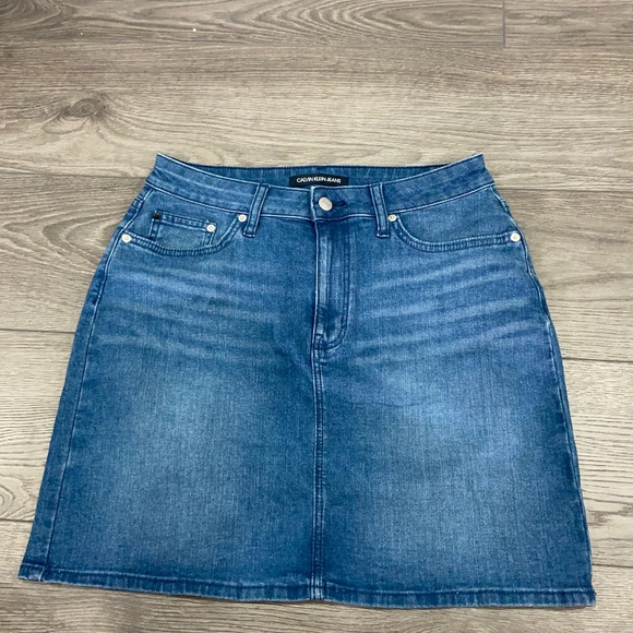 (Brand New) Women's Calvin Klein denim skirt. - Picture 6 of 8
